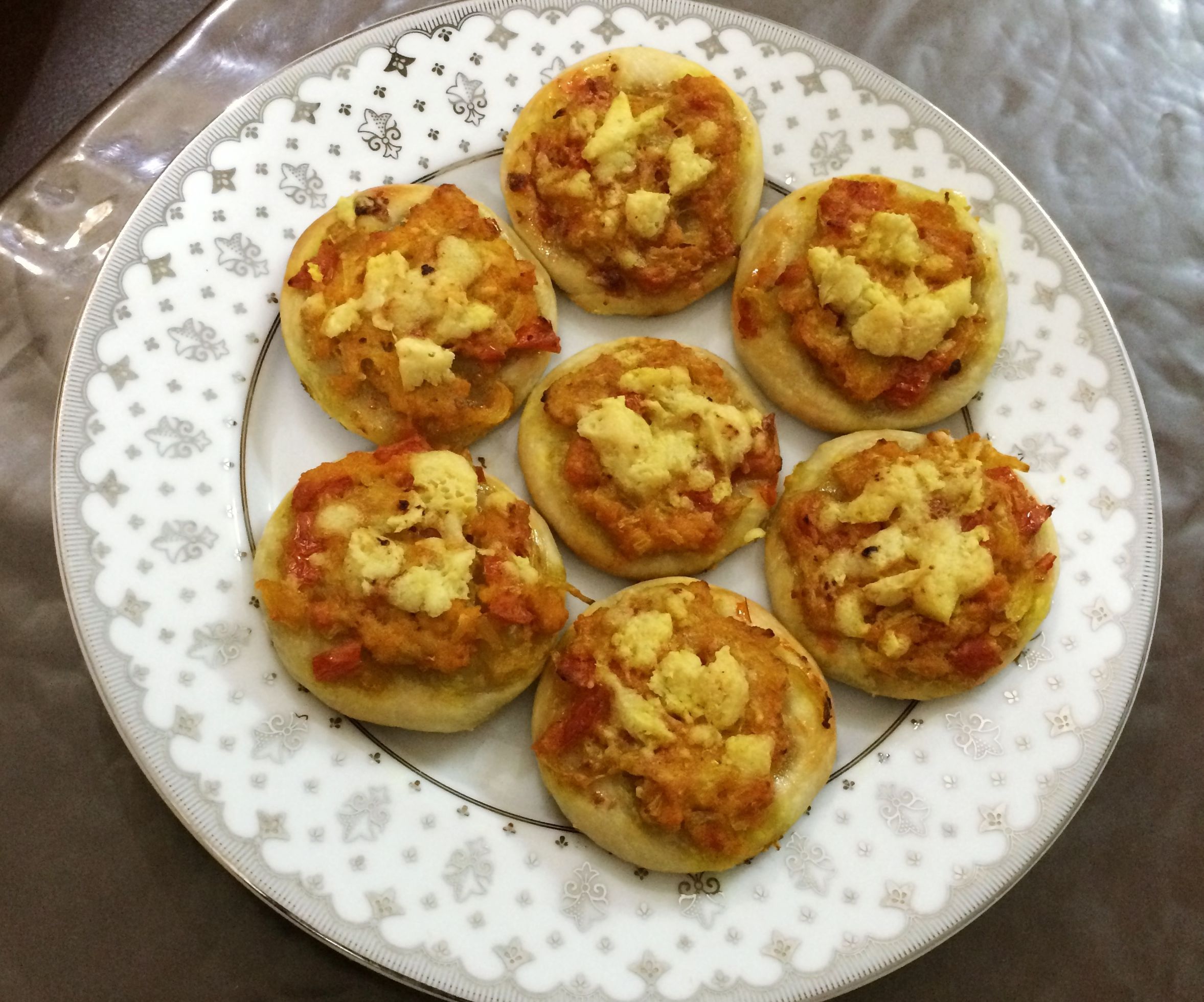 Easy Chicken Nuggets Mini Pizza 