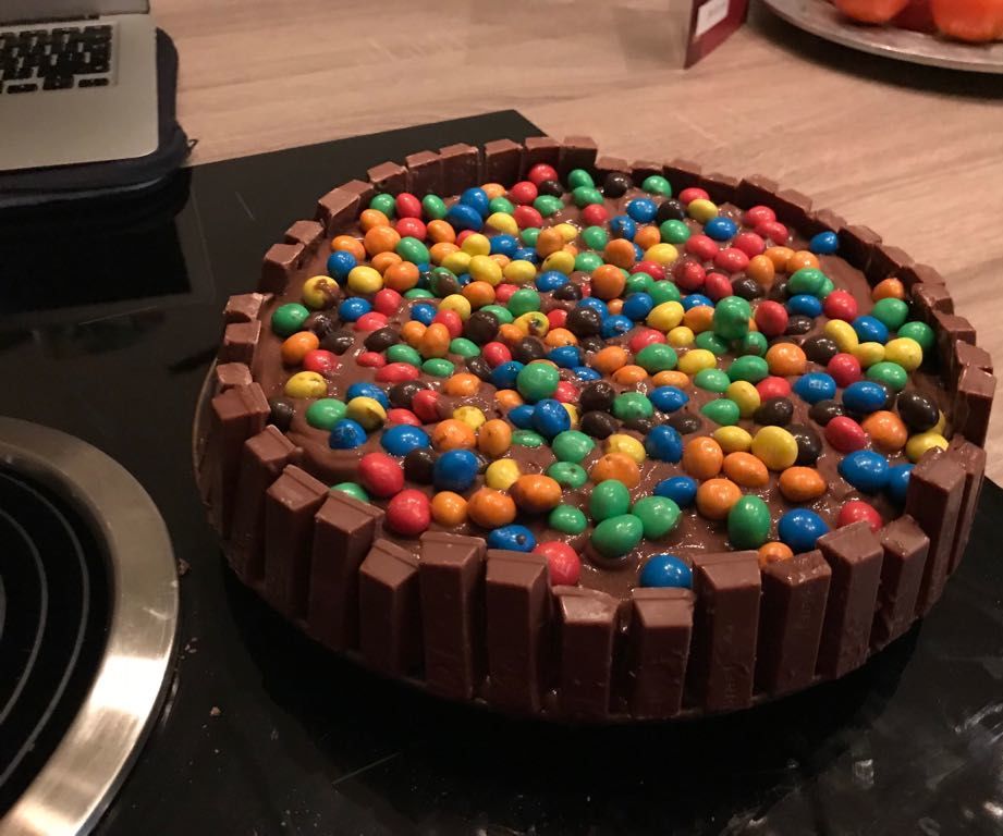 KitKat Cake