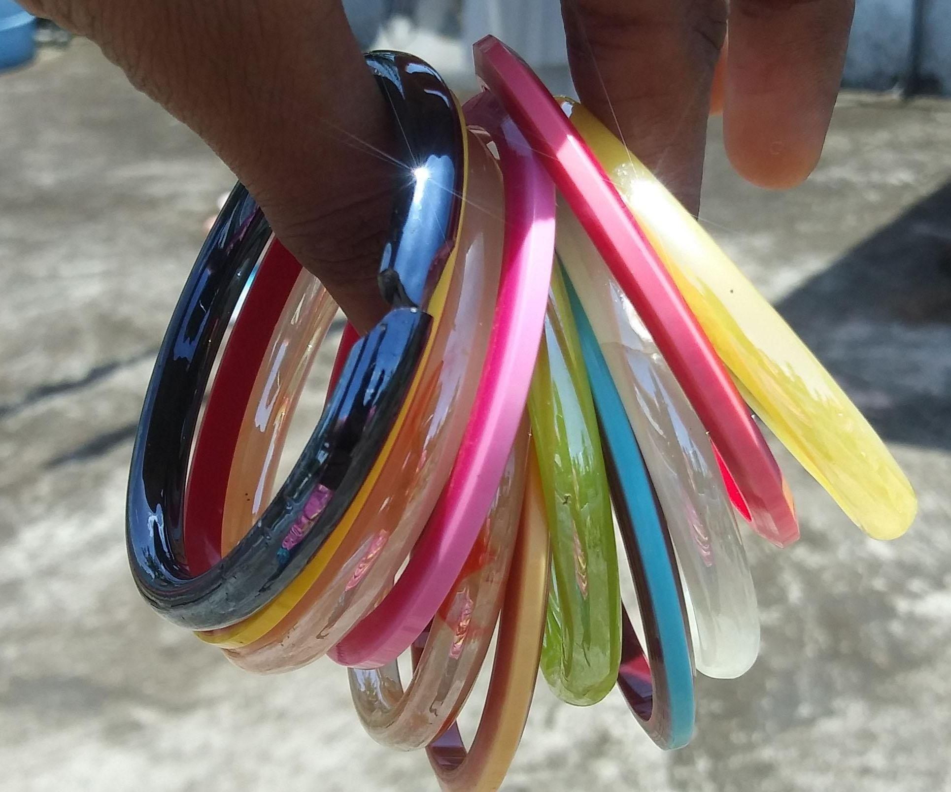 Glass Bangle Pen Stand 