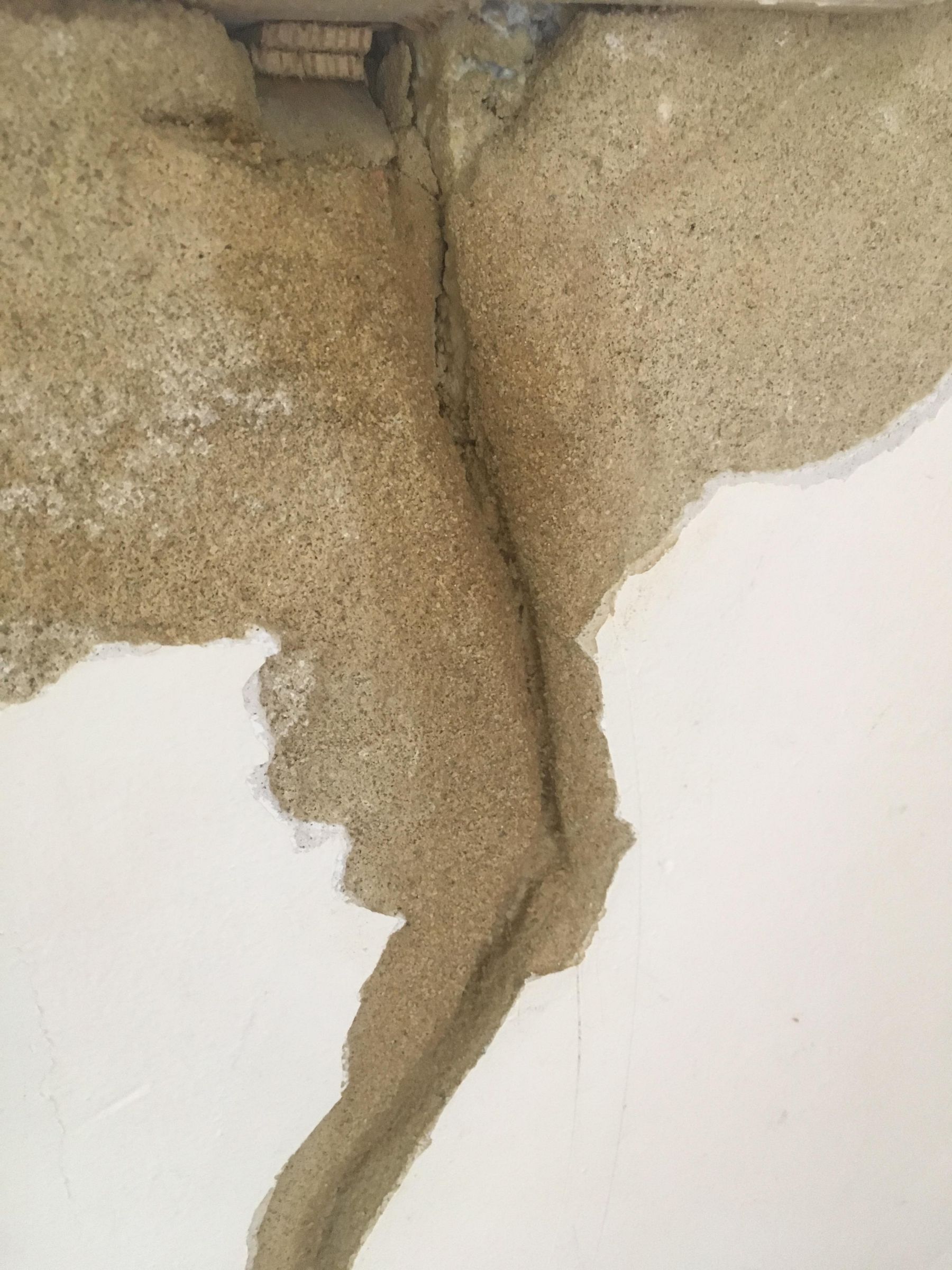 How to Fill a Wall Crack Properly - Star Paint