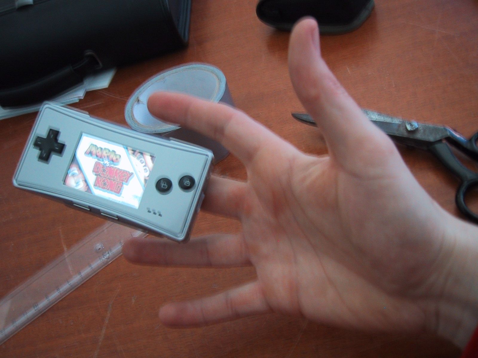 Gaffatape Fingerhaandtag Til GameBoy Micro. (Dansk)