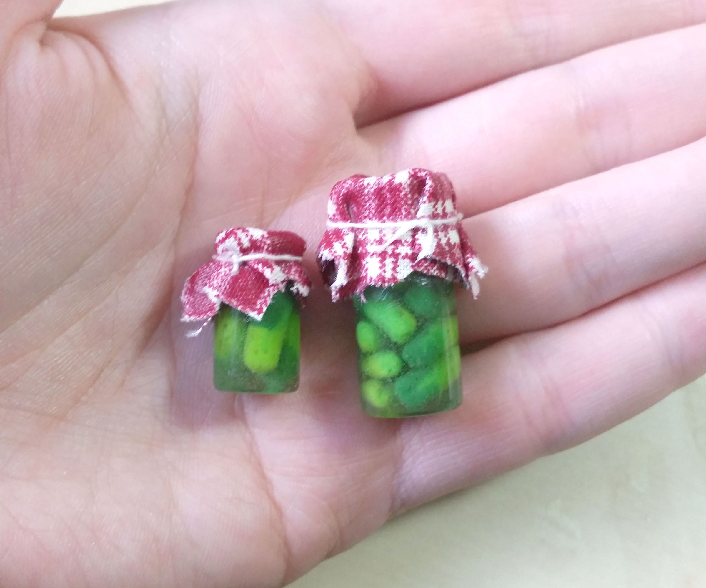 Tutorial: Miniature Pickle Jar - Polymer Clay