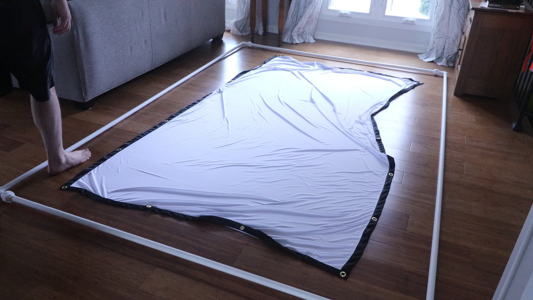 DIY Inexpensive Collapsible Projector Screen Frame : 8 Steps (with ...
