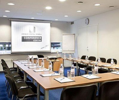 Factors to Consider When Booking a Conference Venue