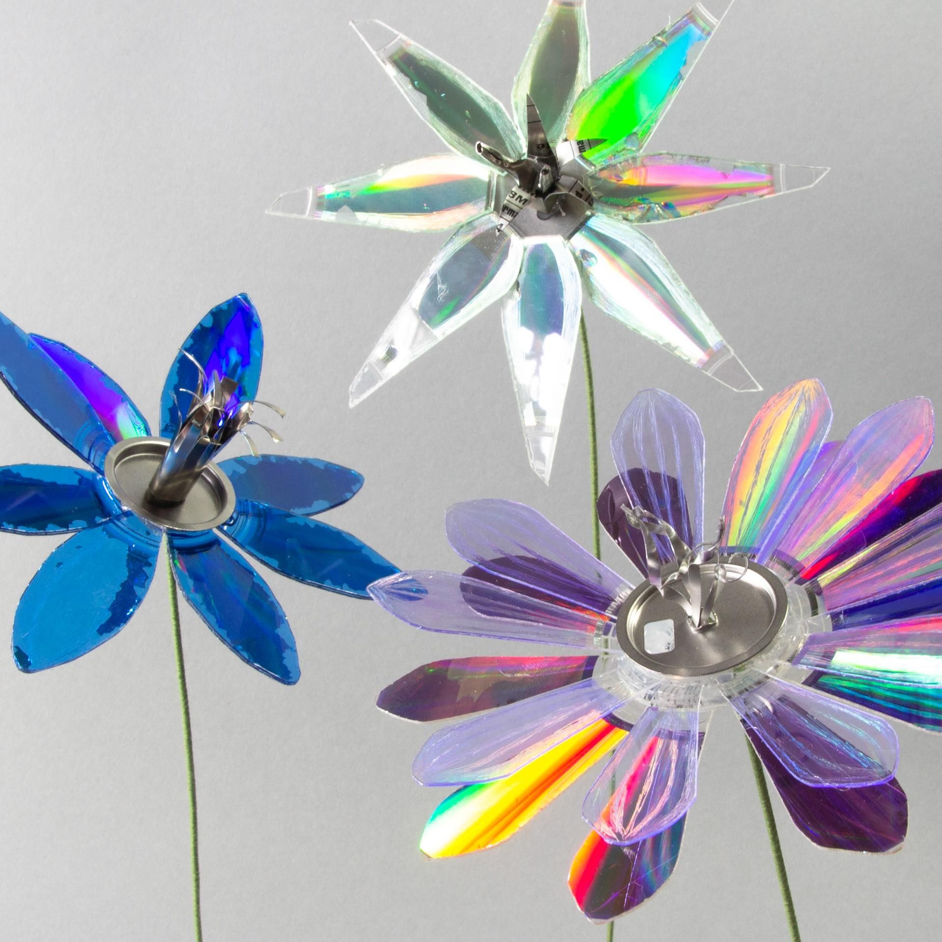 Recycled Flowers From DVDs, CDs, and Floppy Disks : 7 Steps (with