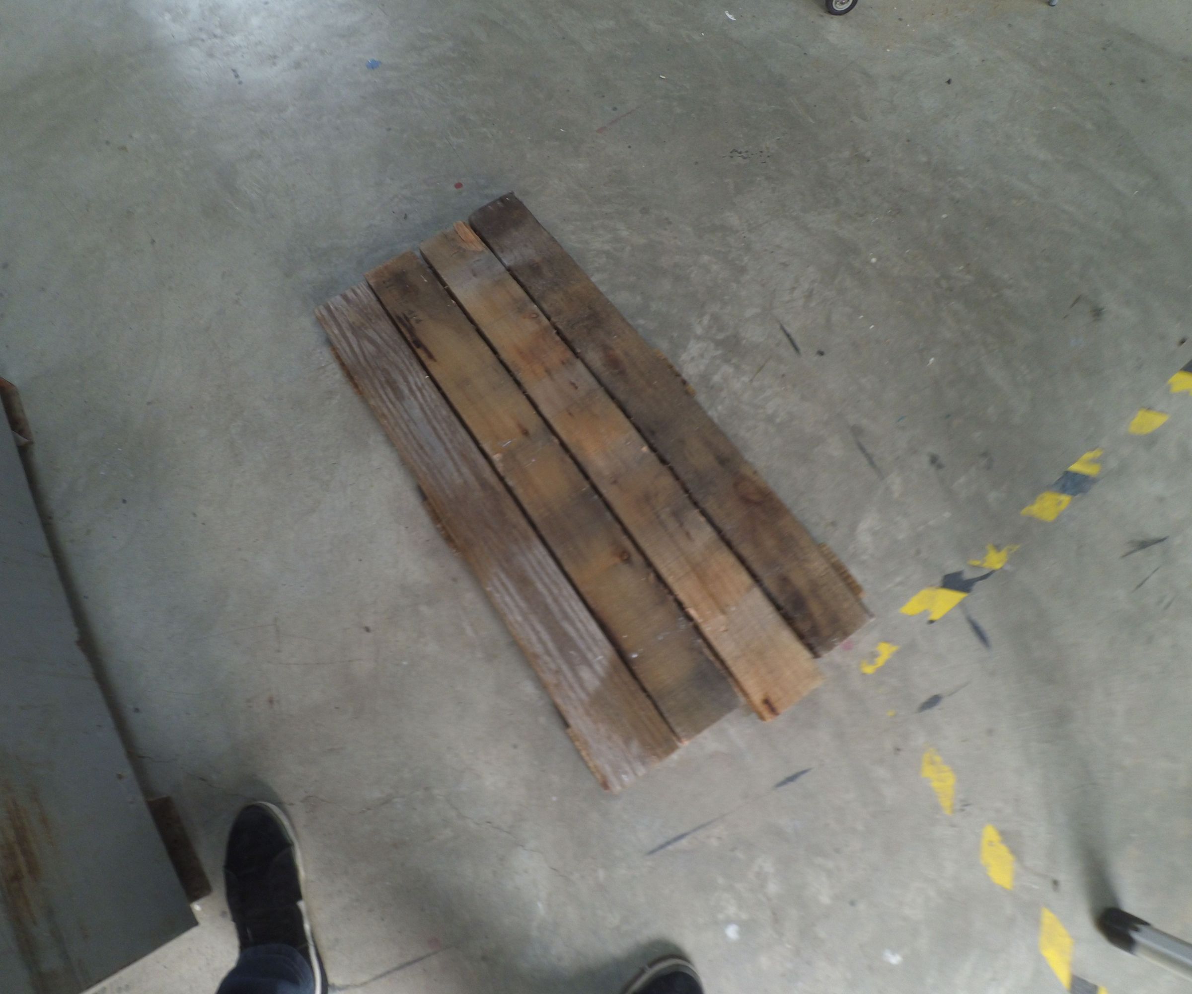 How to Make a Table With Pallets