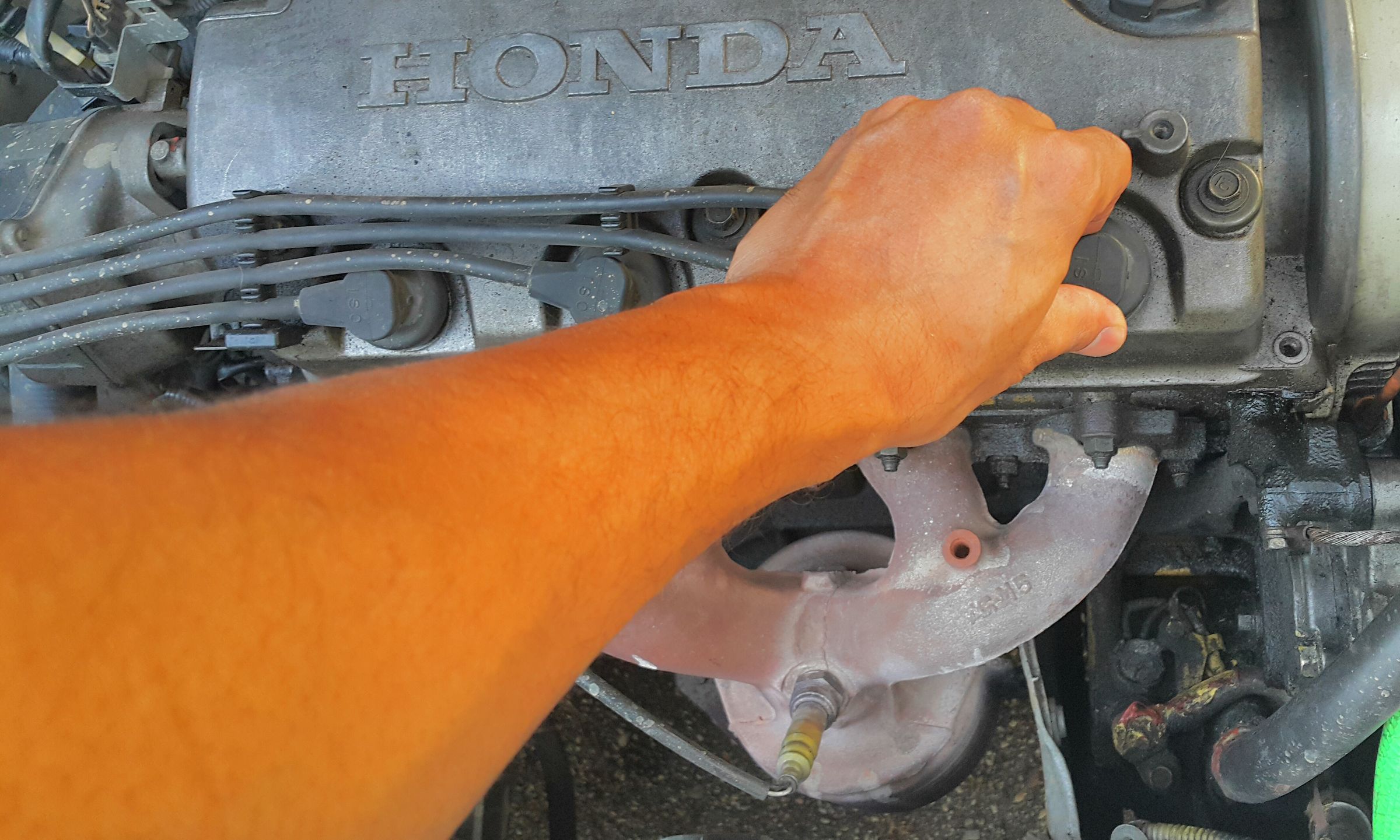 Replacing Spark Plug Wires (Honda Civic 1999 D16Y7)! 4 Steps Instructables