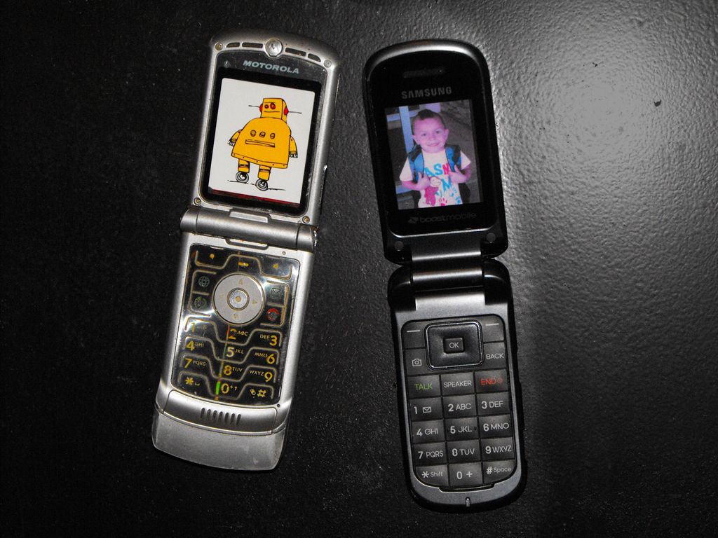 New Life for Old Cell Phones: Magnetic Personal Photo or Message Frame