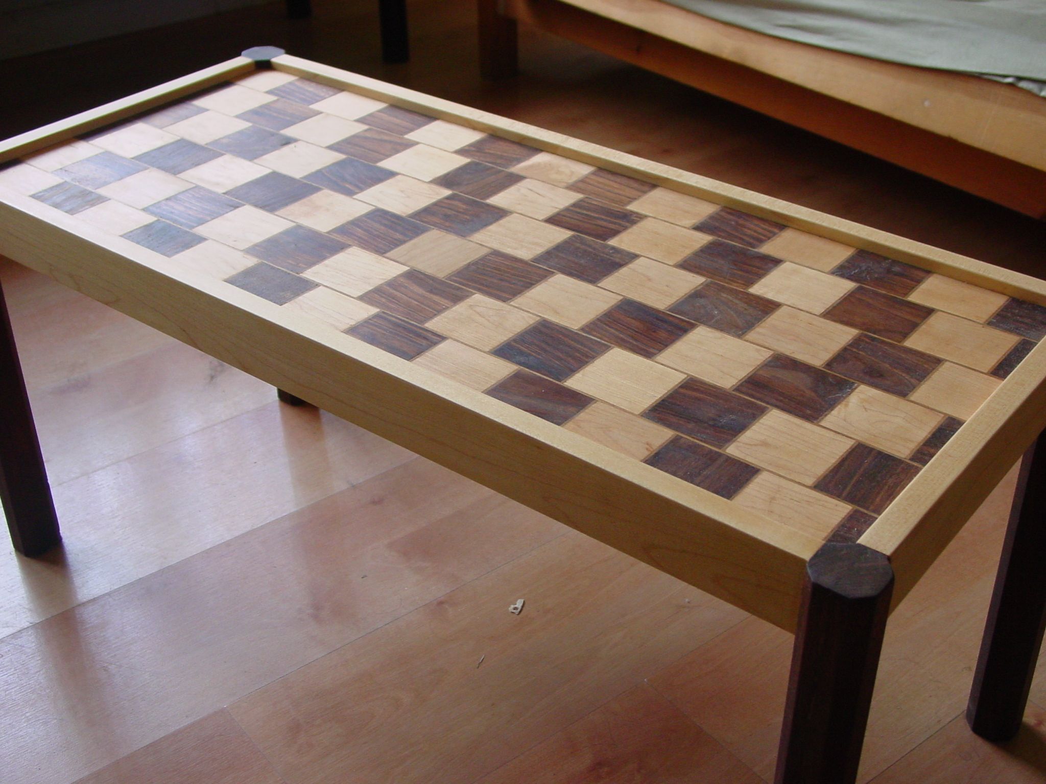 How to Build a Cafe-Wall Illusion Coffee Table