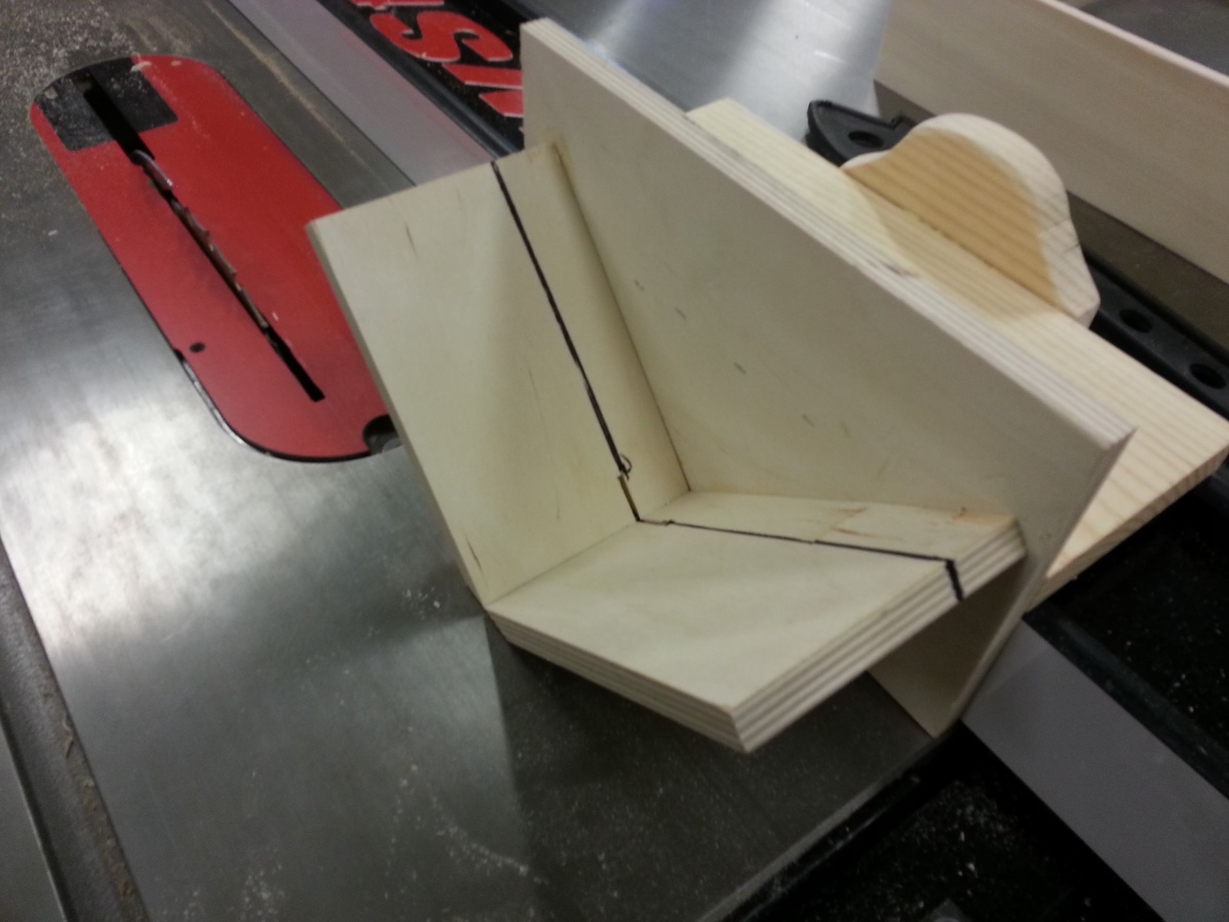 How to Make a Spline Jig to Help Make Your Frames Beautiful at