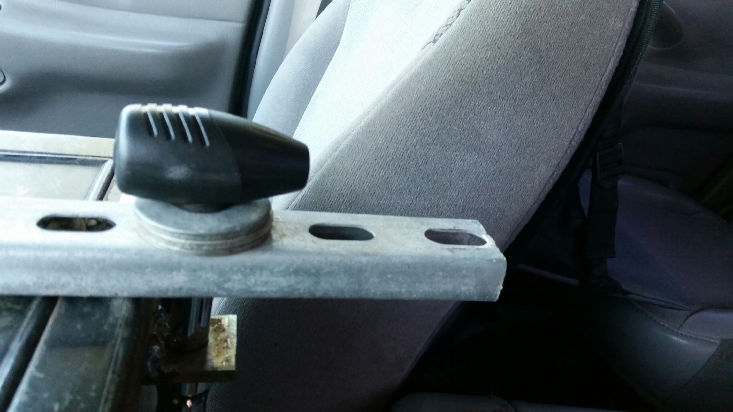 Cowboy Hat Holder for Truck (using a Tennis Racket) 6 Steps