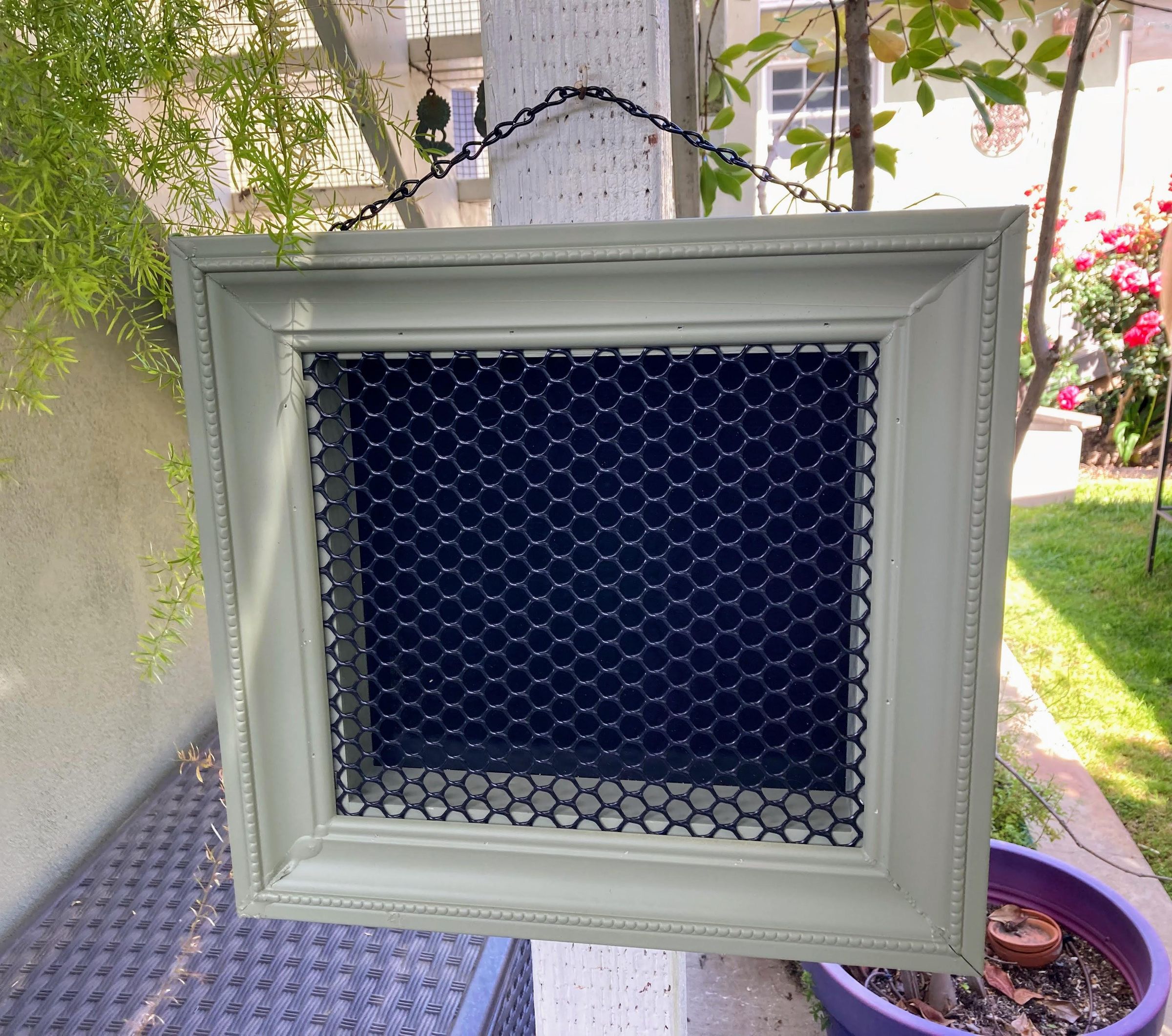Plastic Wall Hanging Box for Succulents With Frame 3 Steps