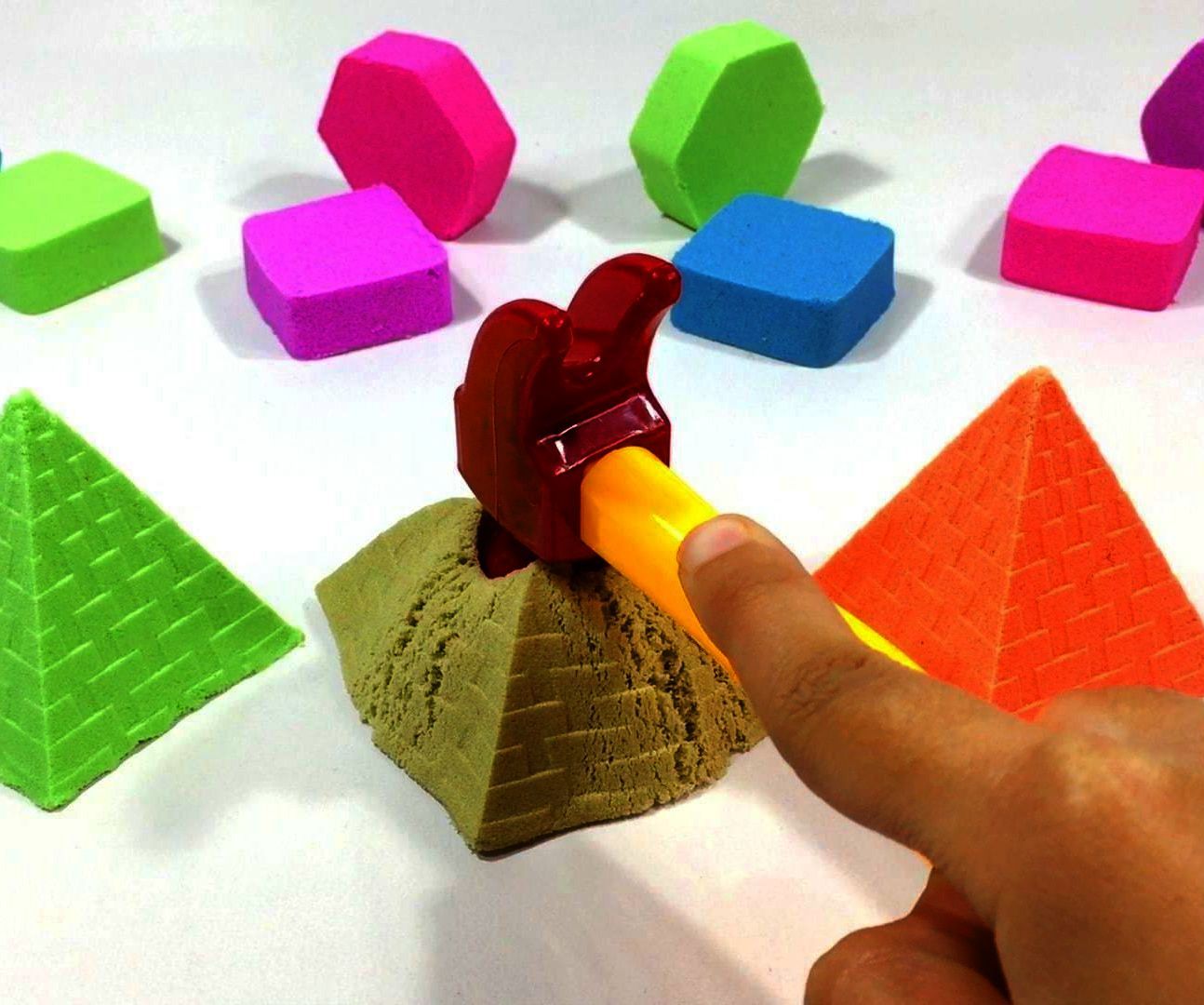 DIY How to Make a Kinetic Sand Pyramid | Kinetic Sand Cutting