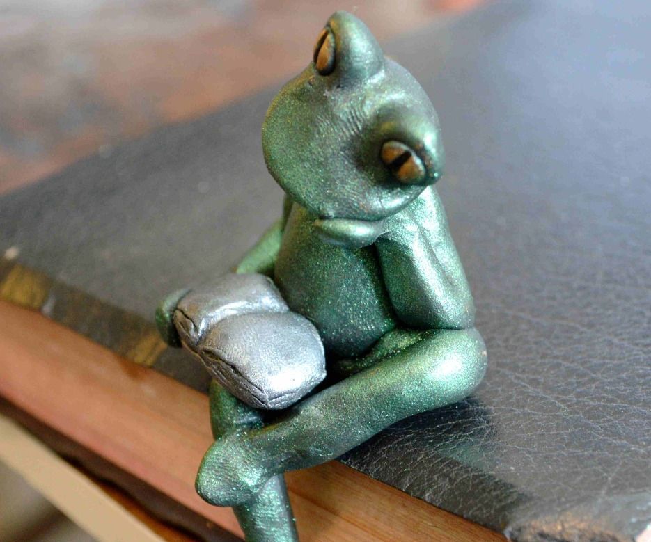 How to Sculpt a Frog in Polymer Clay
