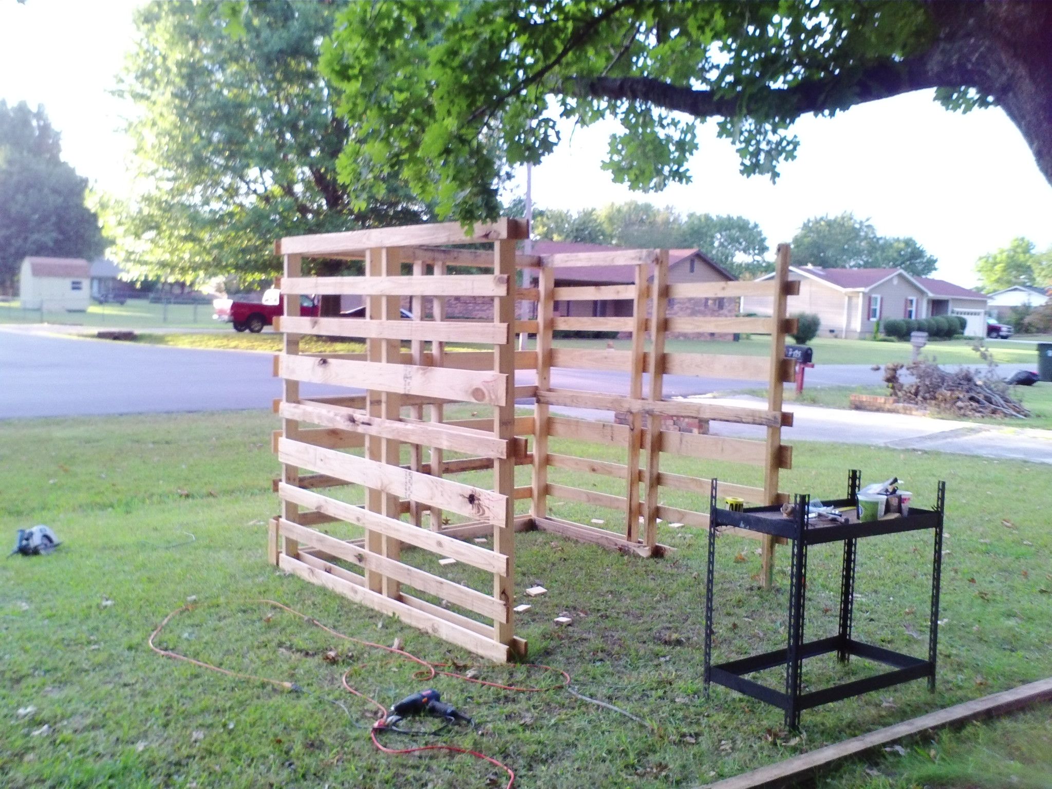 Easy, Quick Make-Do Shelters From FREE Pallets!