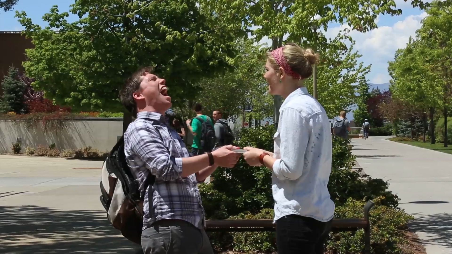 330 Volt "Shocking" Electric Deck of Cards! (Electric Shock Kissing