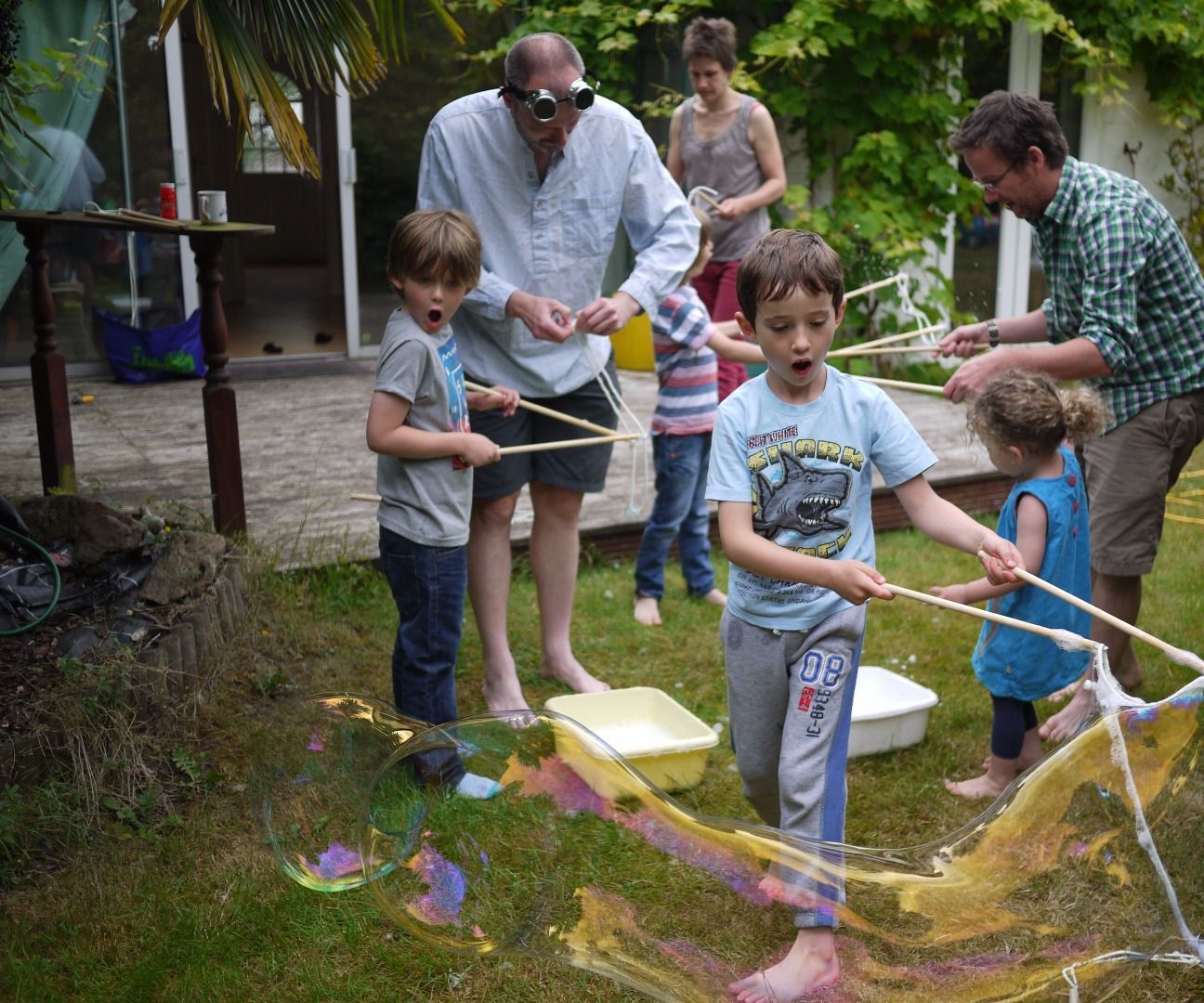 Giant Bubbles in Bulk (wand and Juice) for Kids Party (UK Ingredients)