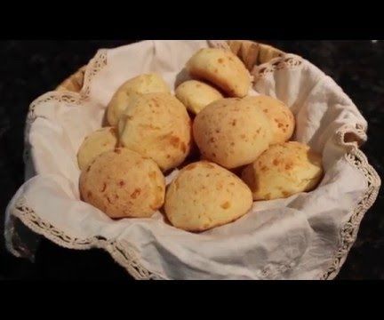 Pao De Queijo Brasileiro (Brazilian Cheese Bread)