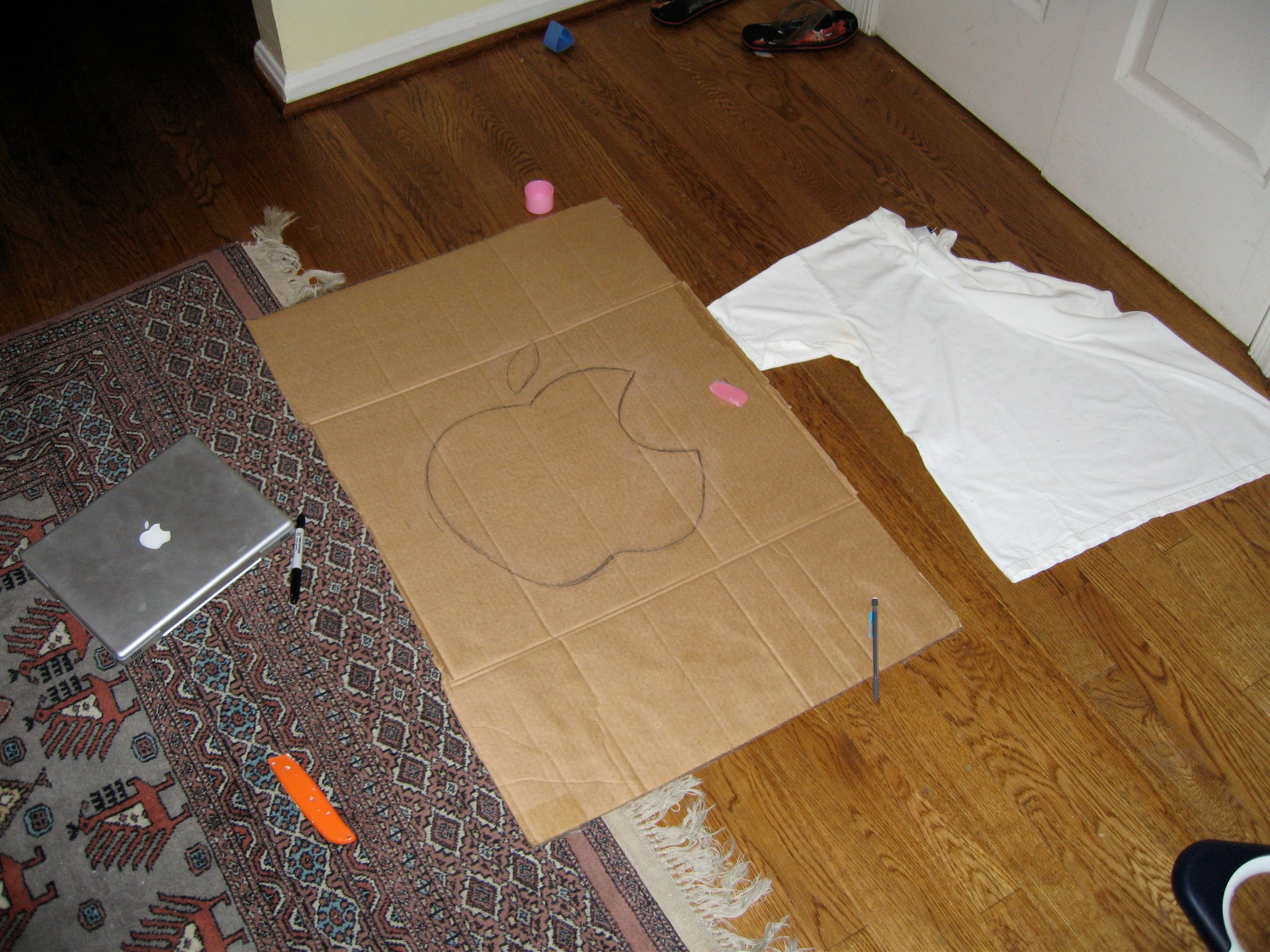 How to Make an Apple-Fan-Shirt