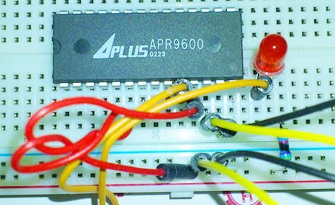 The Connection of APR9600 Voice Chip