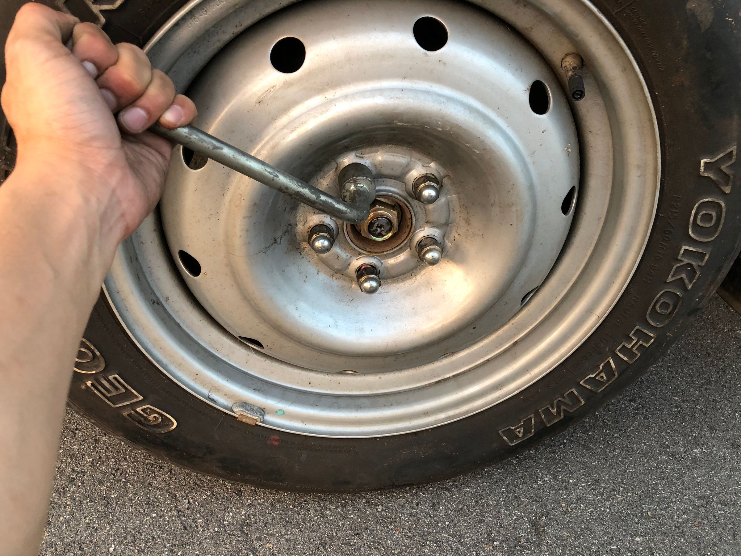 How to Change a Tire 10 Steps Instructables