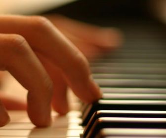 Learn to Play Piano Online and Give Your Brain a Boost