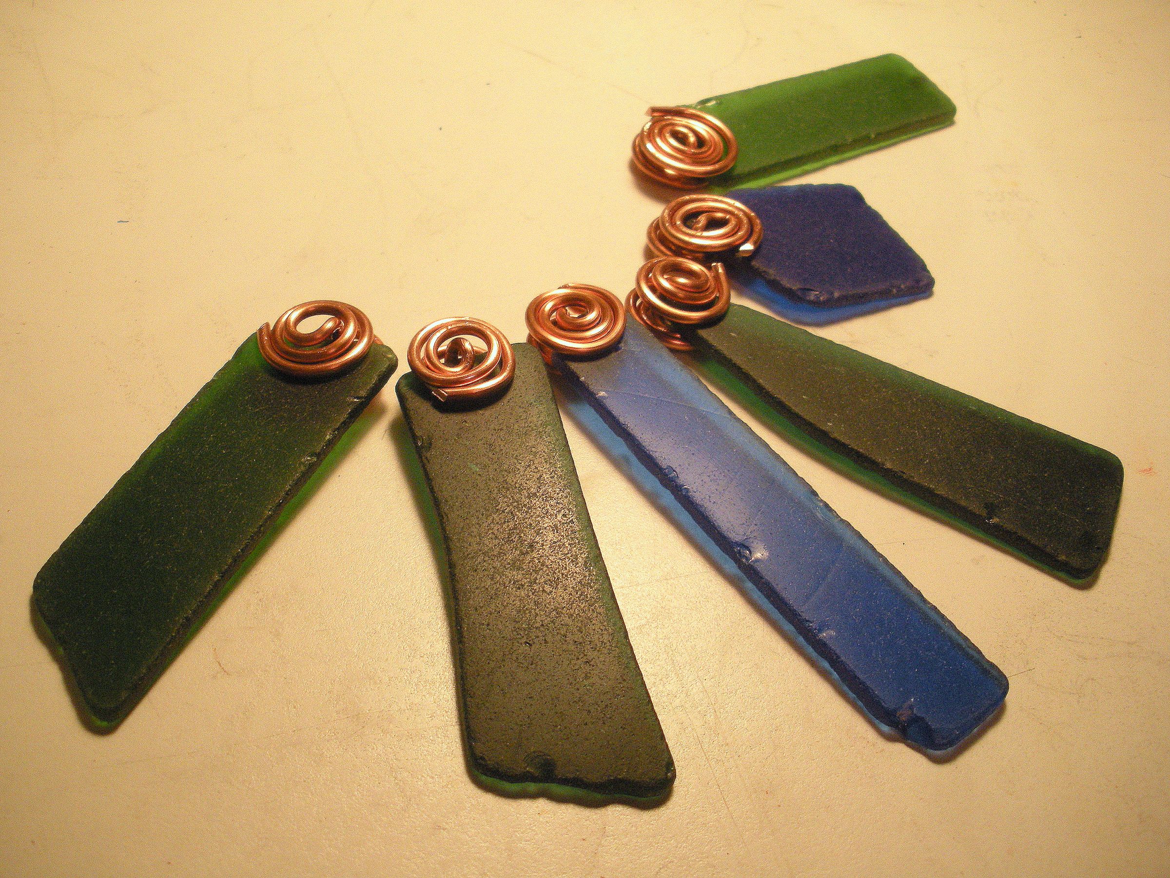 Wire Spiral Holders: an Alternative to Drilling Glass