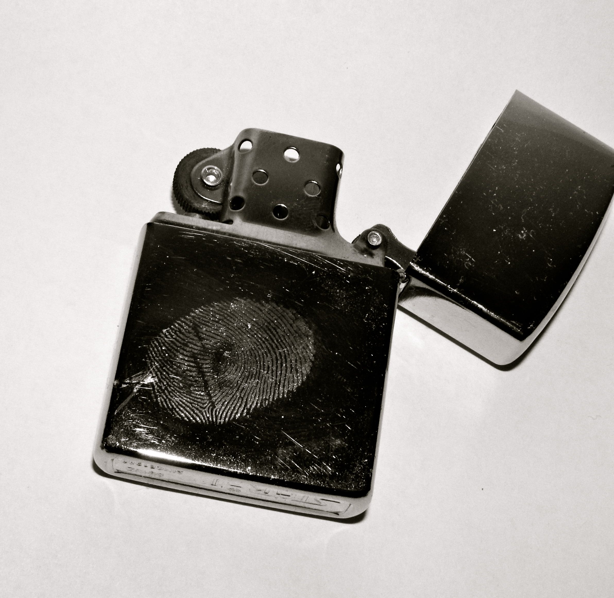 Reveal Fingerprints Using Super Glue