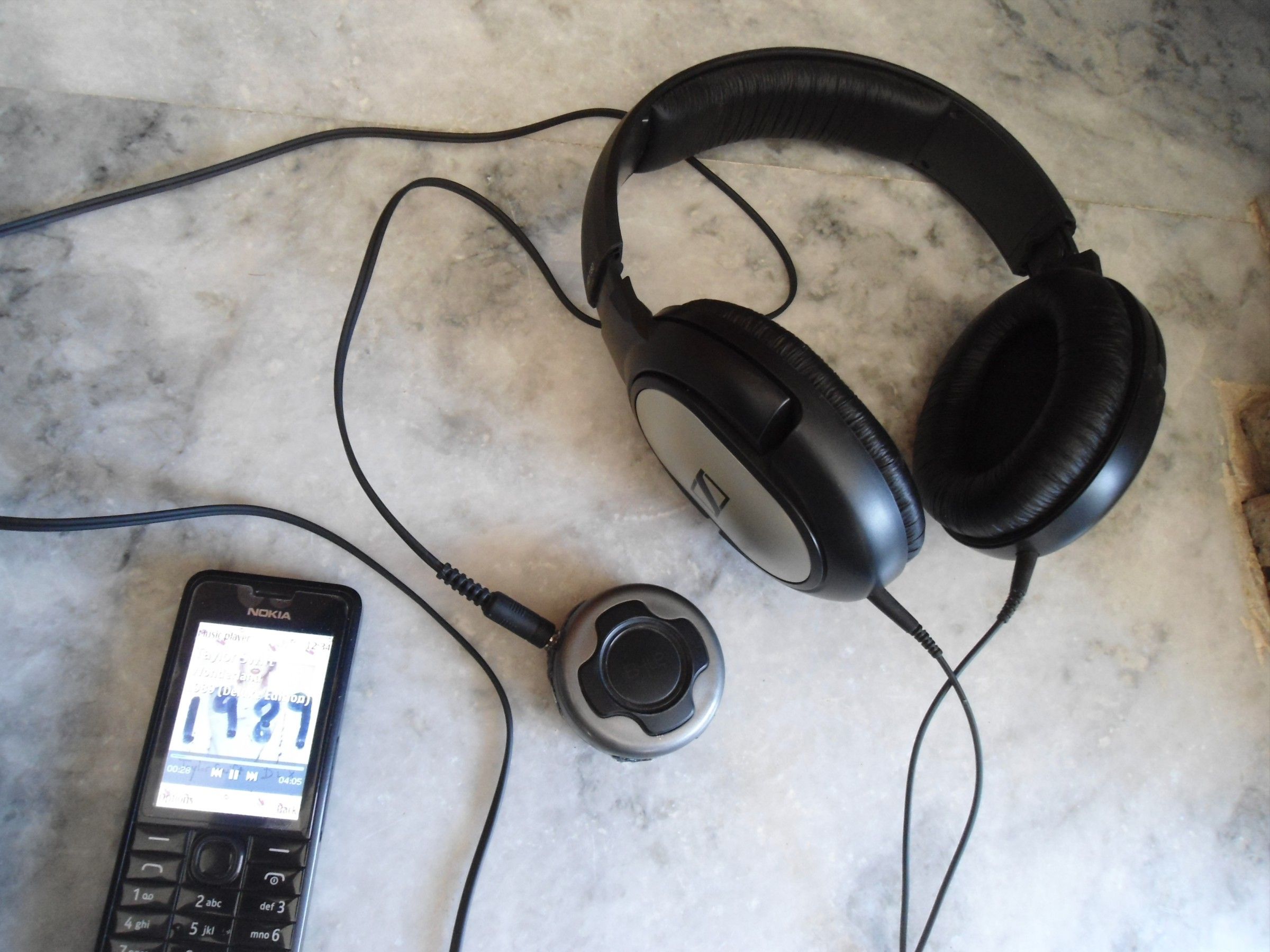 Simple Turn Any Headphone Into Wireless Headset 8 Steps Instructables