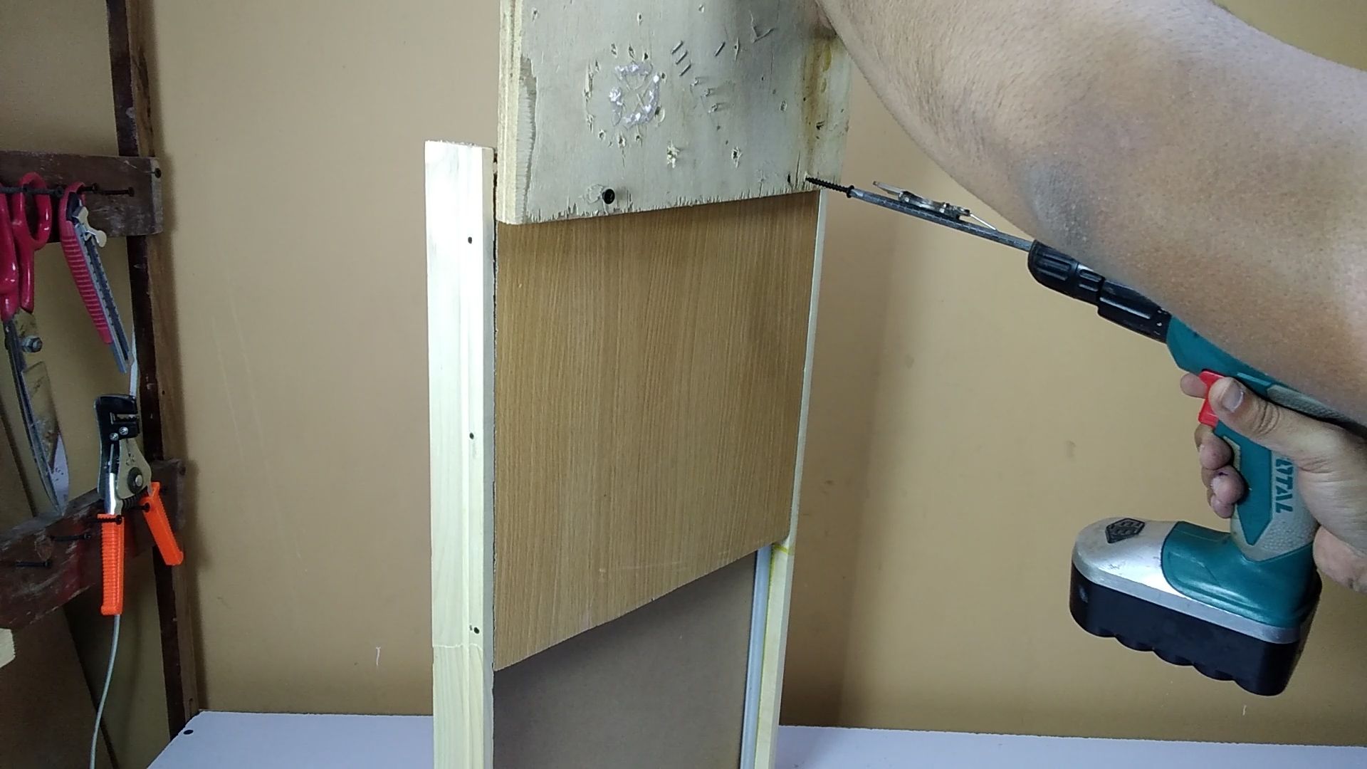 Automatic Chicken Door - Chicken Coop Door : 5 Steps - Instructables