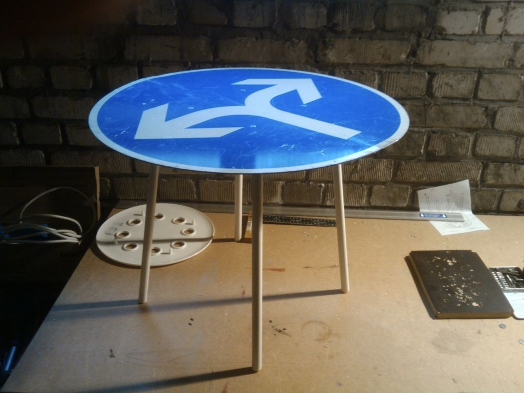 IKEA Hackers: MARIUS Street Sign Side Table