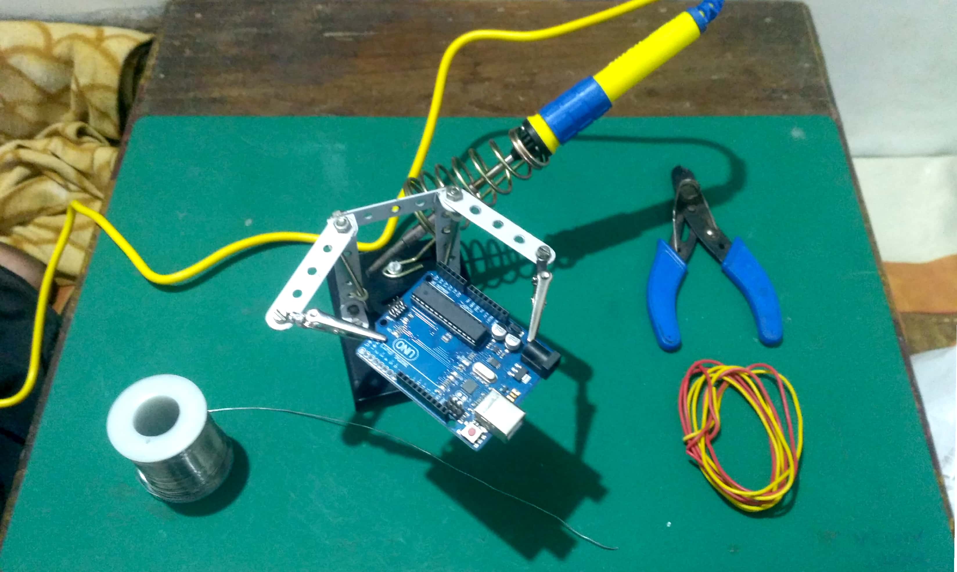 DIY Helping Hands for Soldering 9 Steps (with Pictures) Instructables