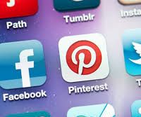 Live Chat and Customer Acquisition Through Social Media