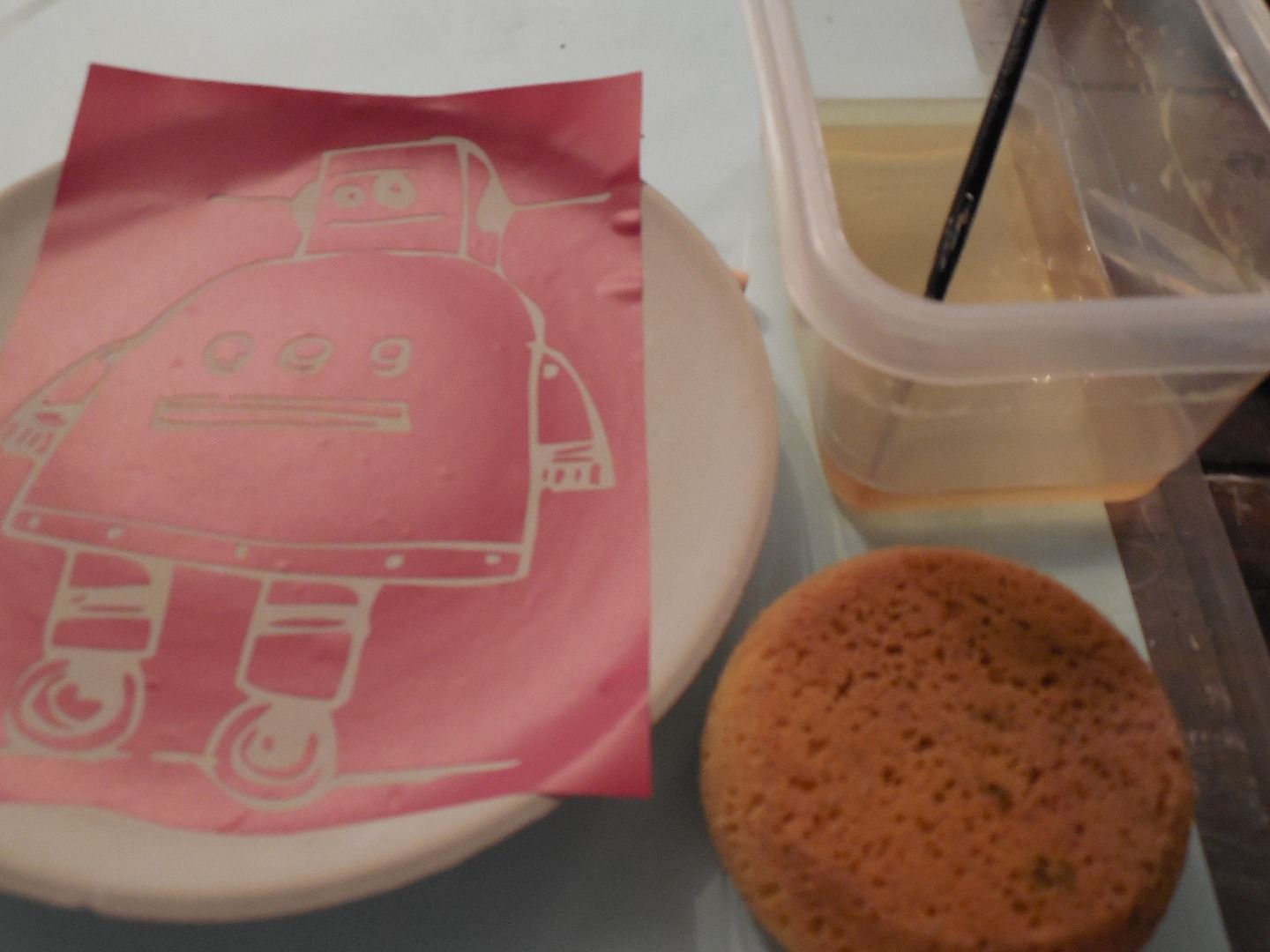Vinegar Etching (The Instructables Robot in Clay) 7 Steps (with