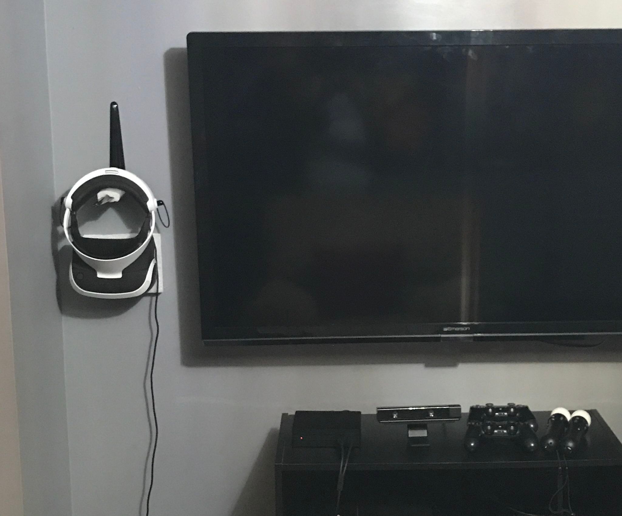 Playstation 4 VR Headset Simple Wall Mount for Under $10
