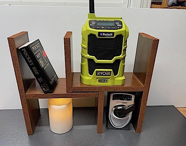 SLIDING ADJUSTABLE CURIO SHELF