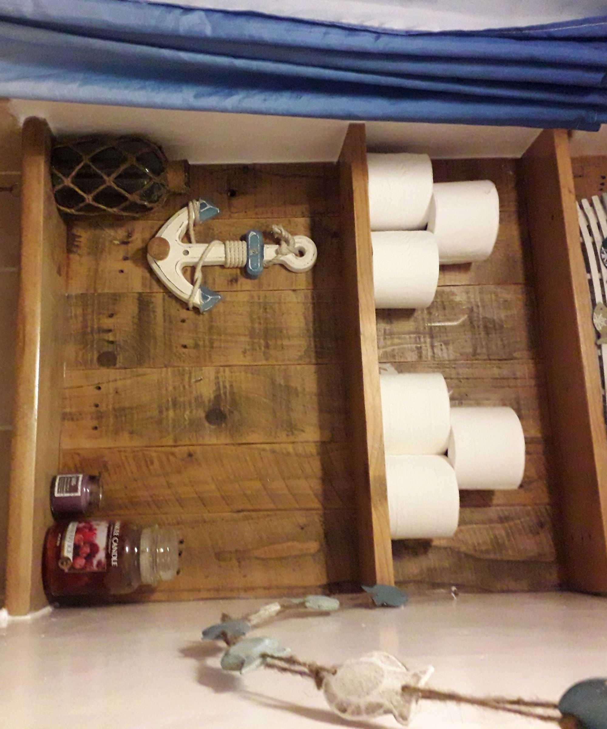 Organised Bathroom Recycled Wood Pallet Wall Features
