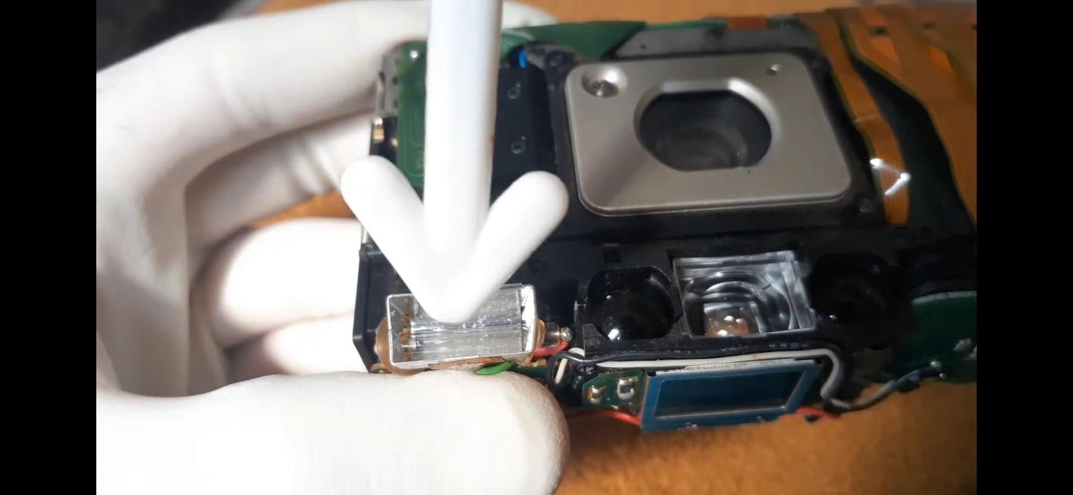 HOW DOES FUJI CAM WORKS ??FLASH CAPACITOR?? : 8 Steps - Instructables