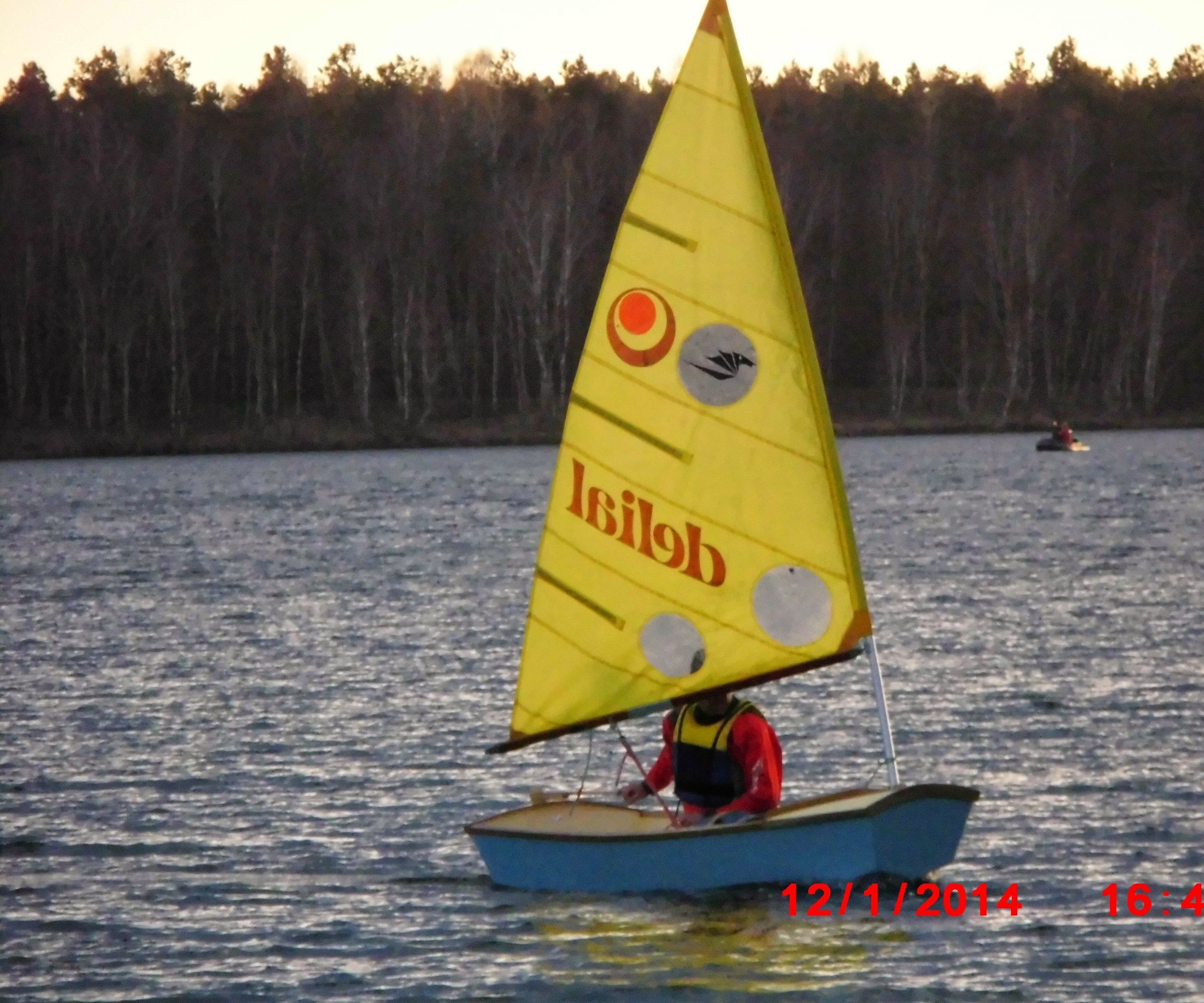 Graefin 10 a Small Dinghy Made From Cardboard