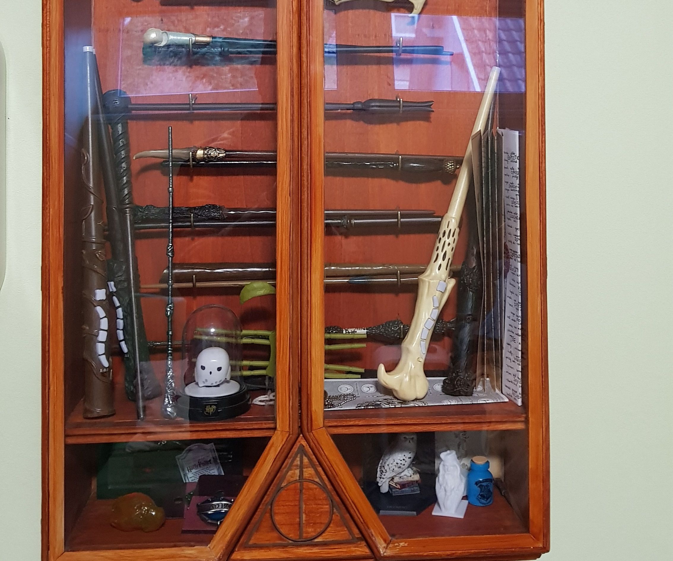 Harry Potter Wand Display Case With Secret Door Latch