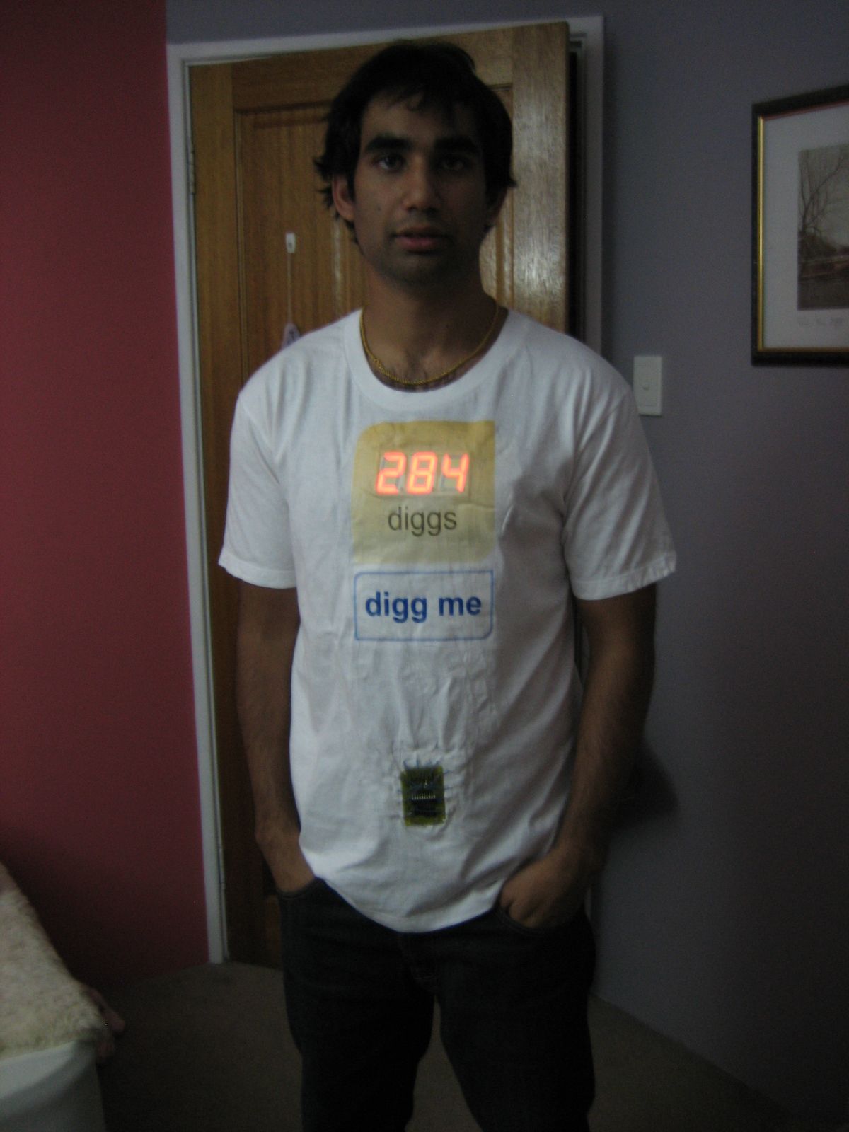 Working 'digg Me' Tshirt Using the Digg Button Kit