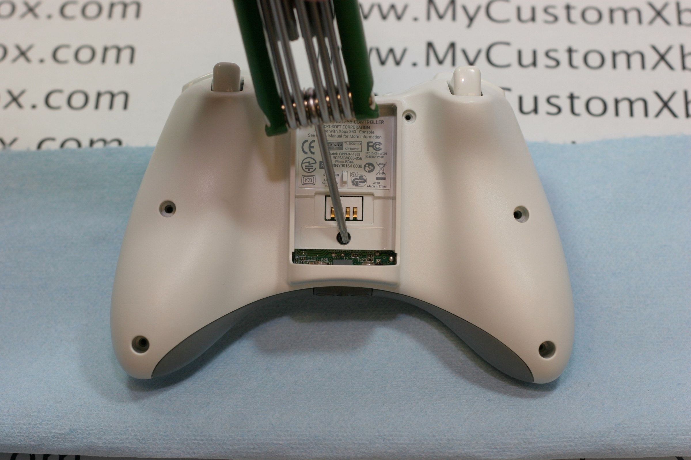 How to Disassemble an Xbox 360 Wireless Controller 18 Steps