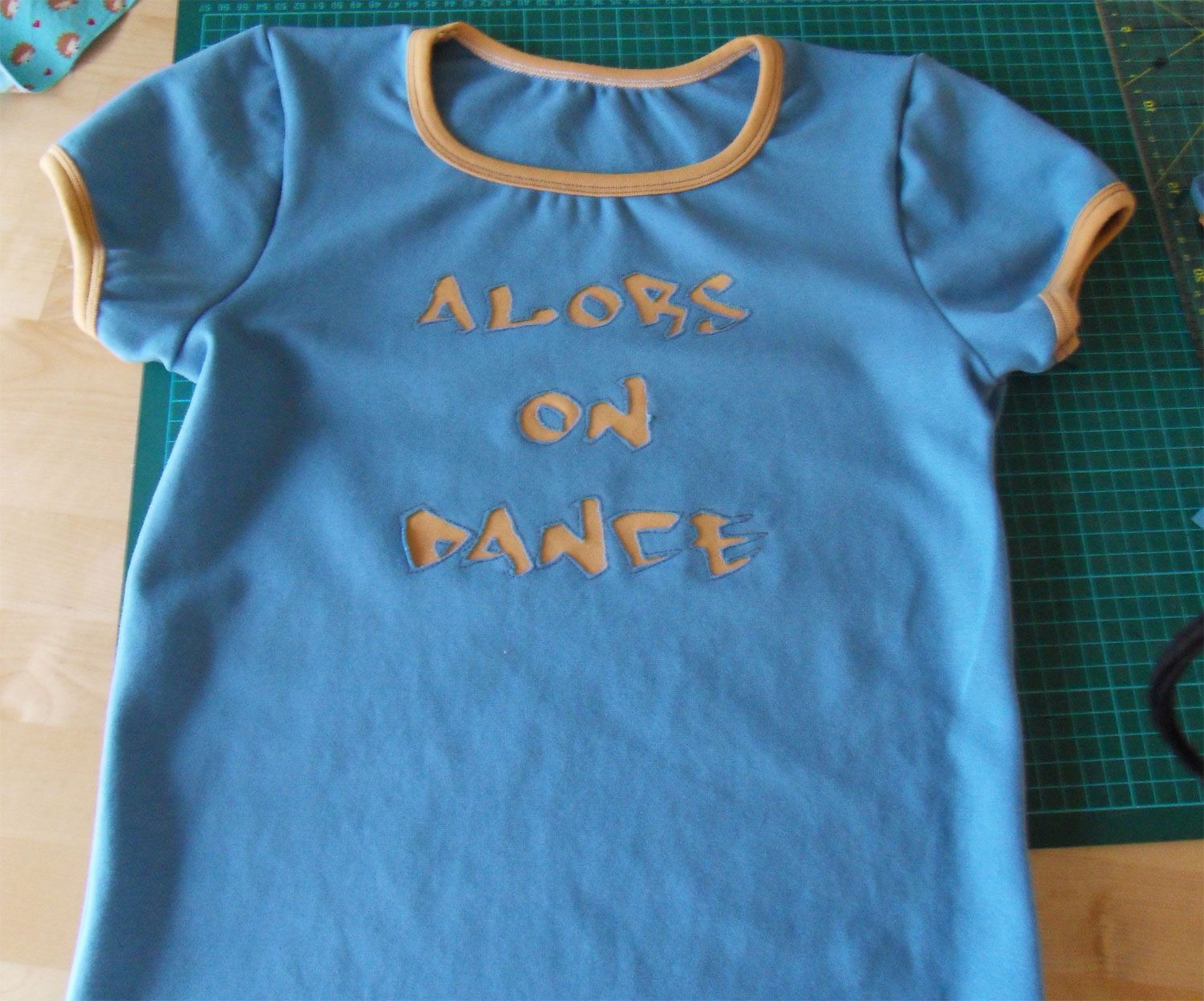 How to Make Reverse Applique Using Swedish Tracing Paper