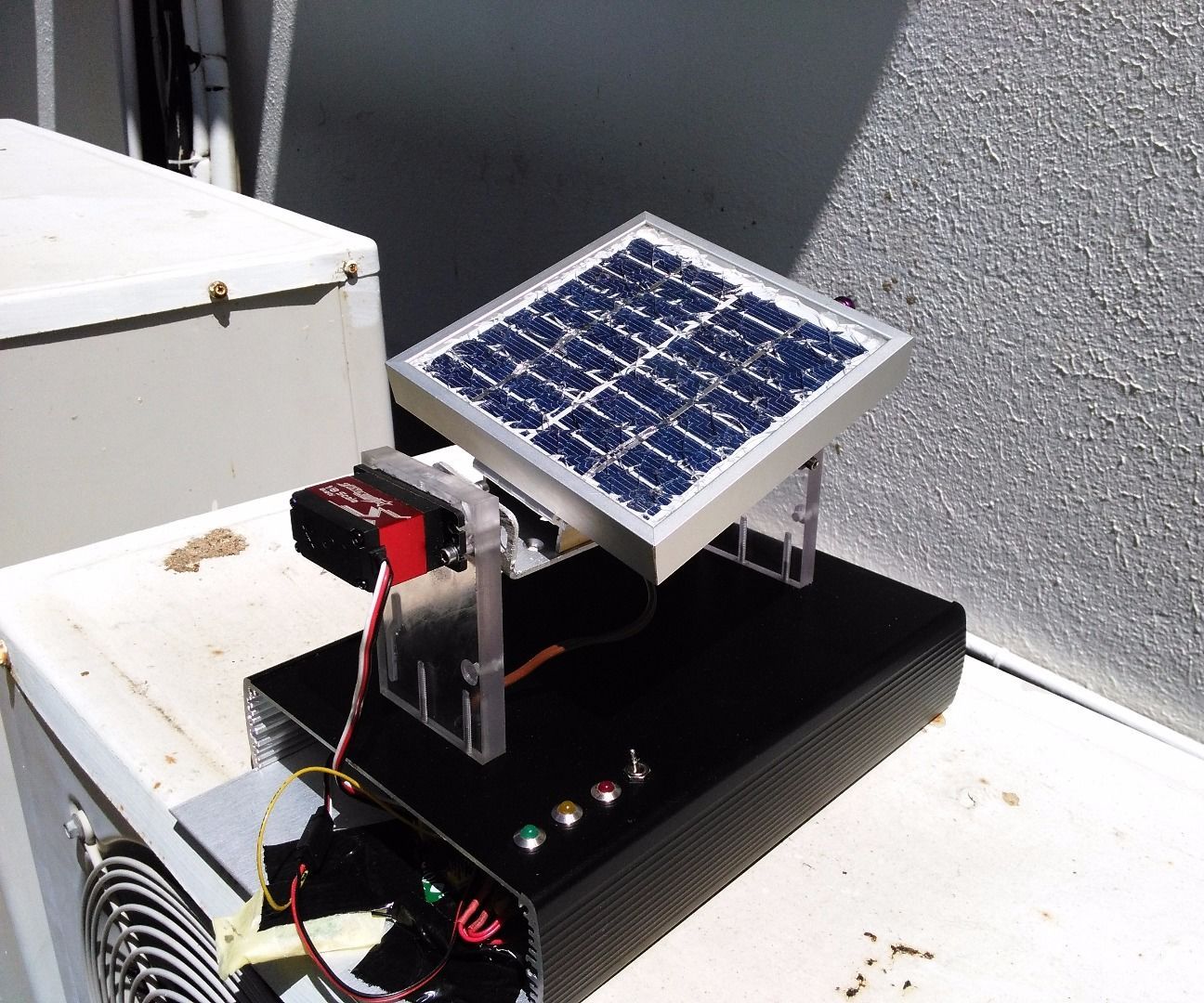 Solar Power the LinkIt One (With Tracking)