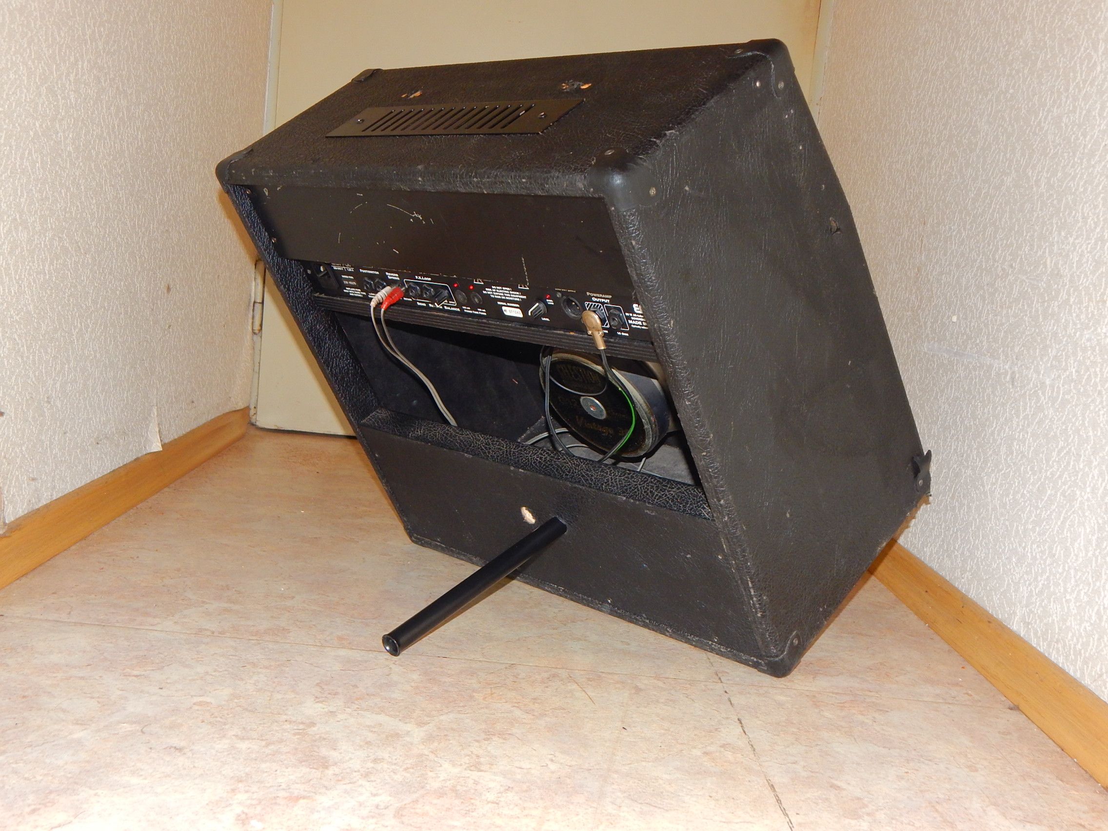 Guitar Amp Tilt Stand for Full or Half Stacks With Separate Heads, and