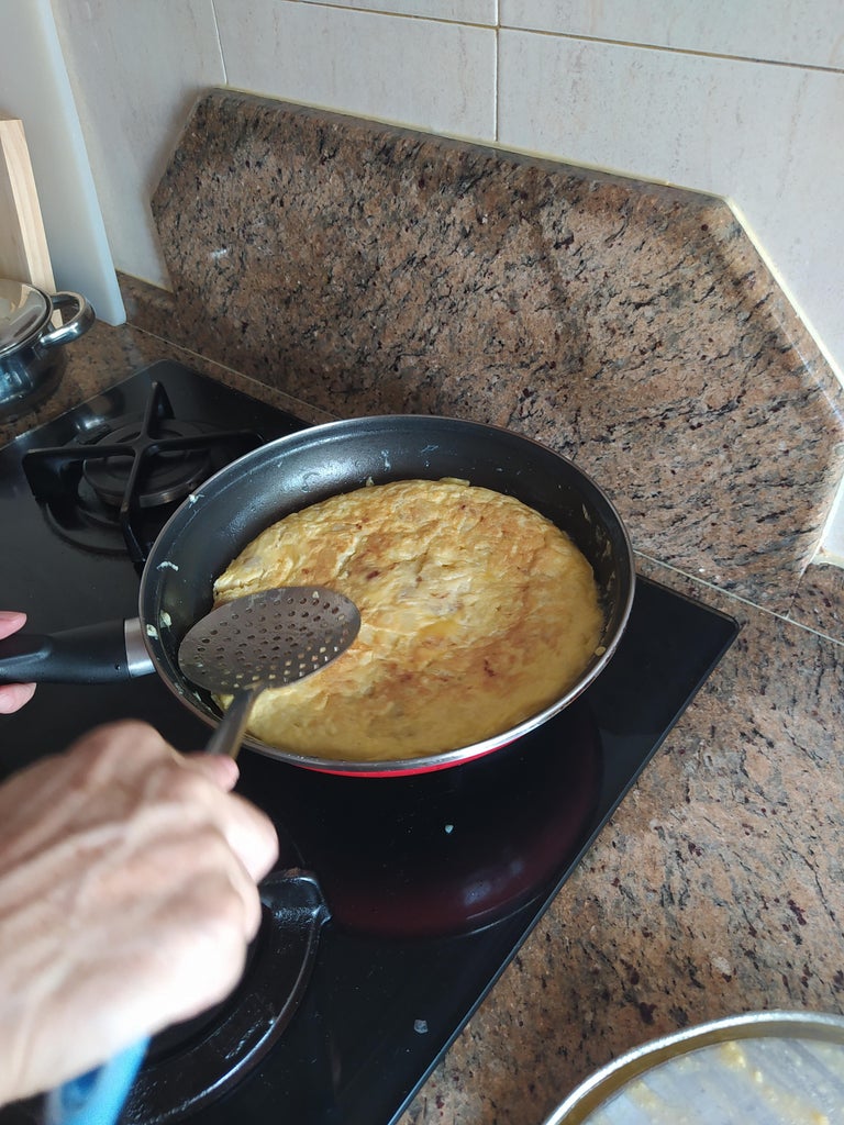 Typical Spanish Omelet : 11 Steps (with Pictures) - Instructables
