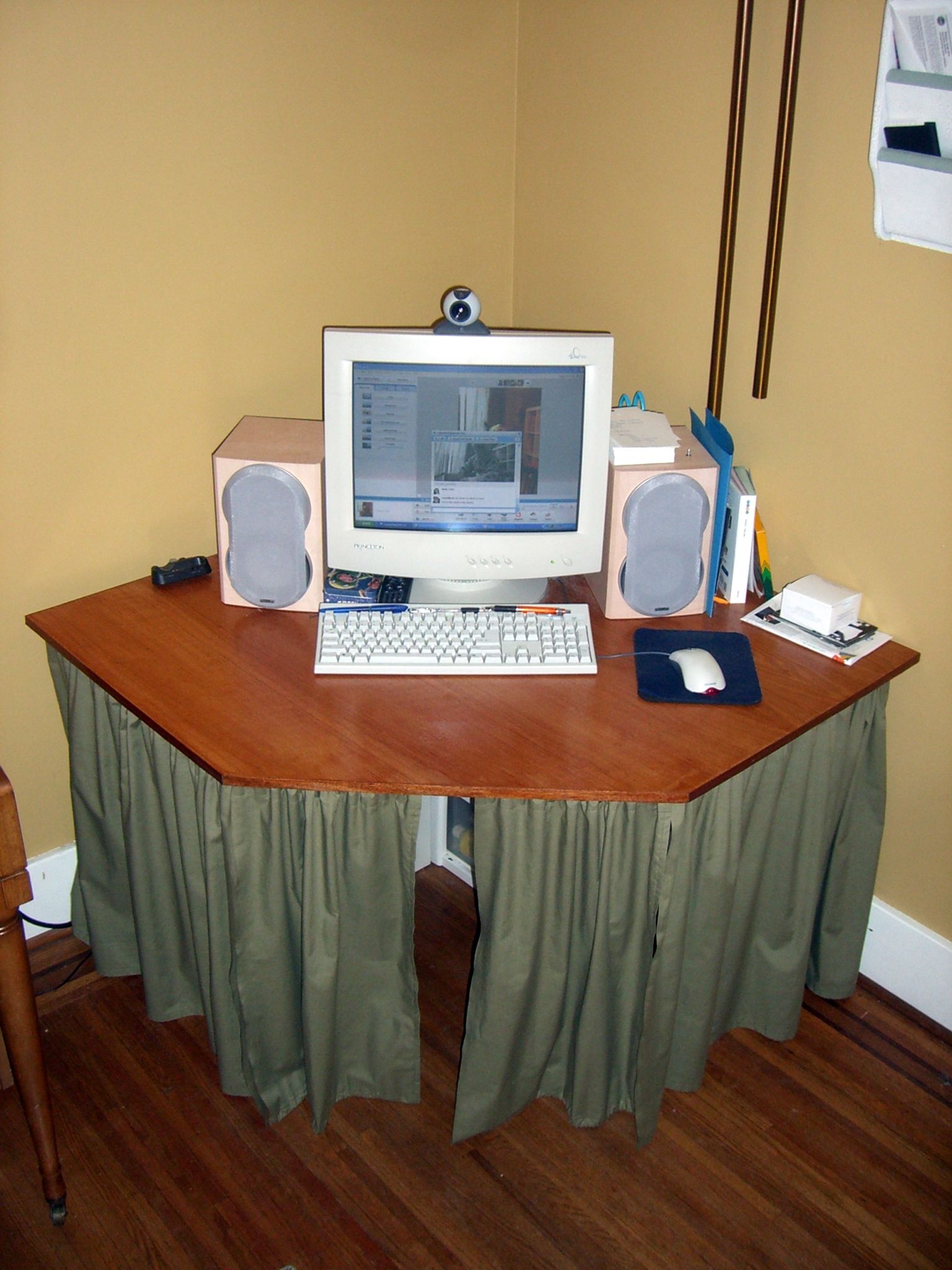 Corner Computer Desk Made with Pipe and Plywood