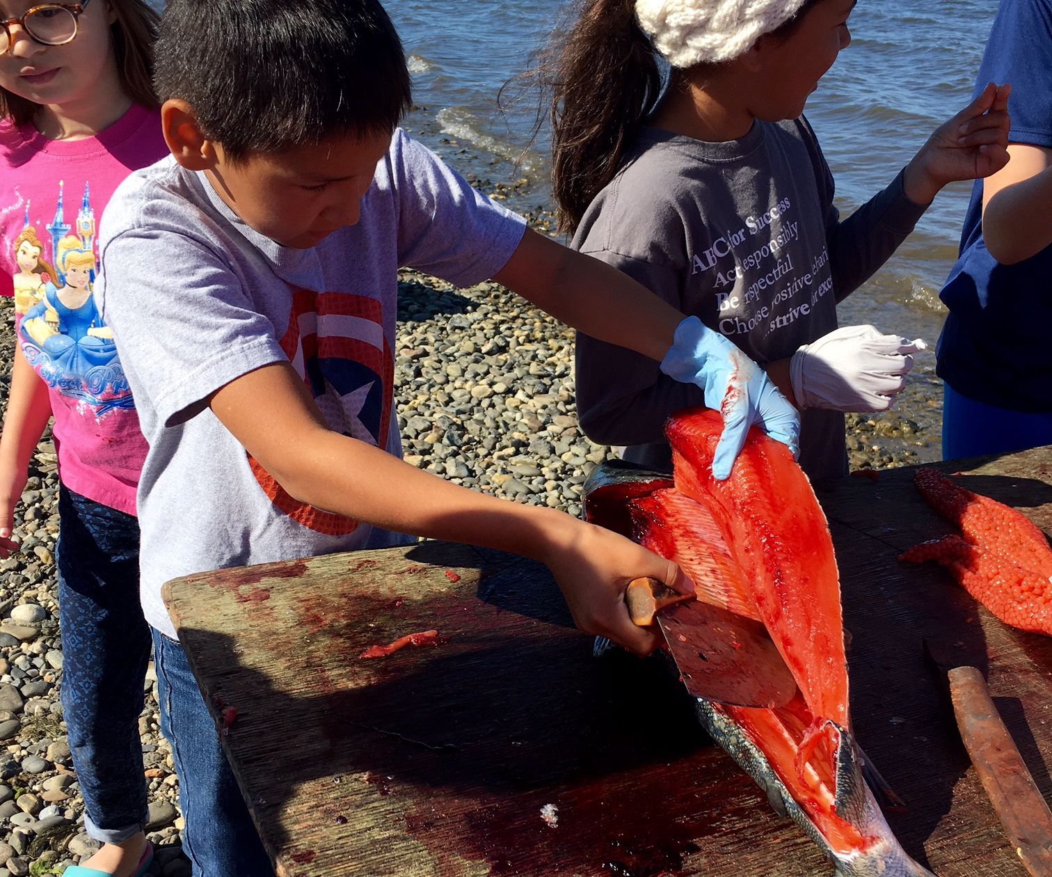 How to Fillet a Salmon With an Ulu