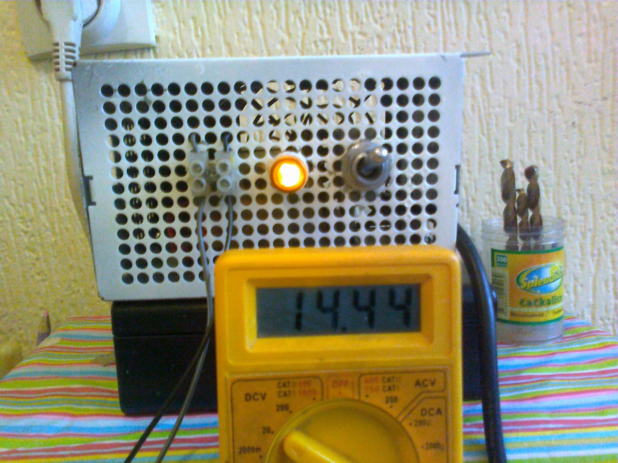 12 Volt Charger/ 12 Volt DC Power Suply