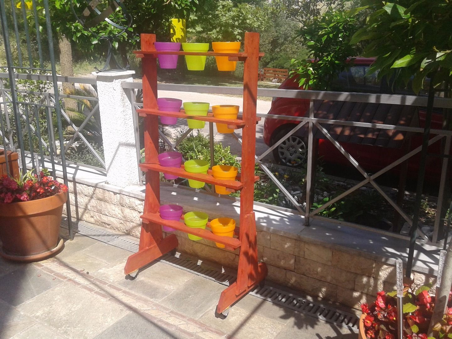 Vertical Pot Stand - Image 1